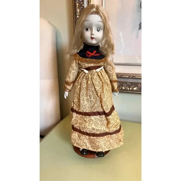WALDA 18” 1970s Painted Porcelain/Cloth Doll. Original Dress - Picture 1 of 12